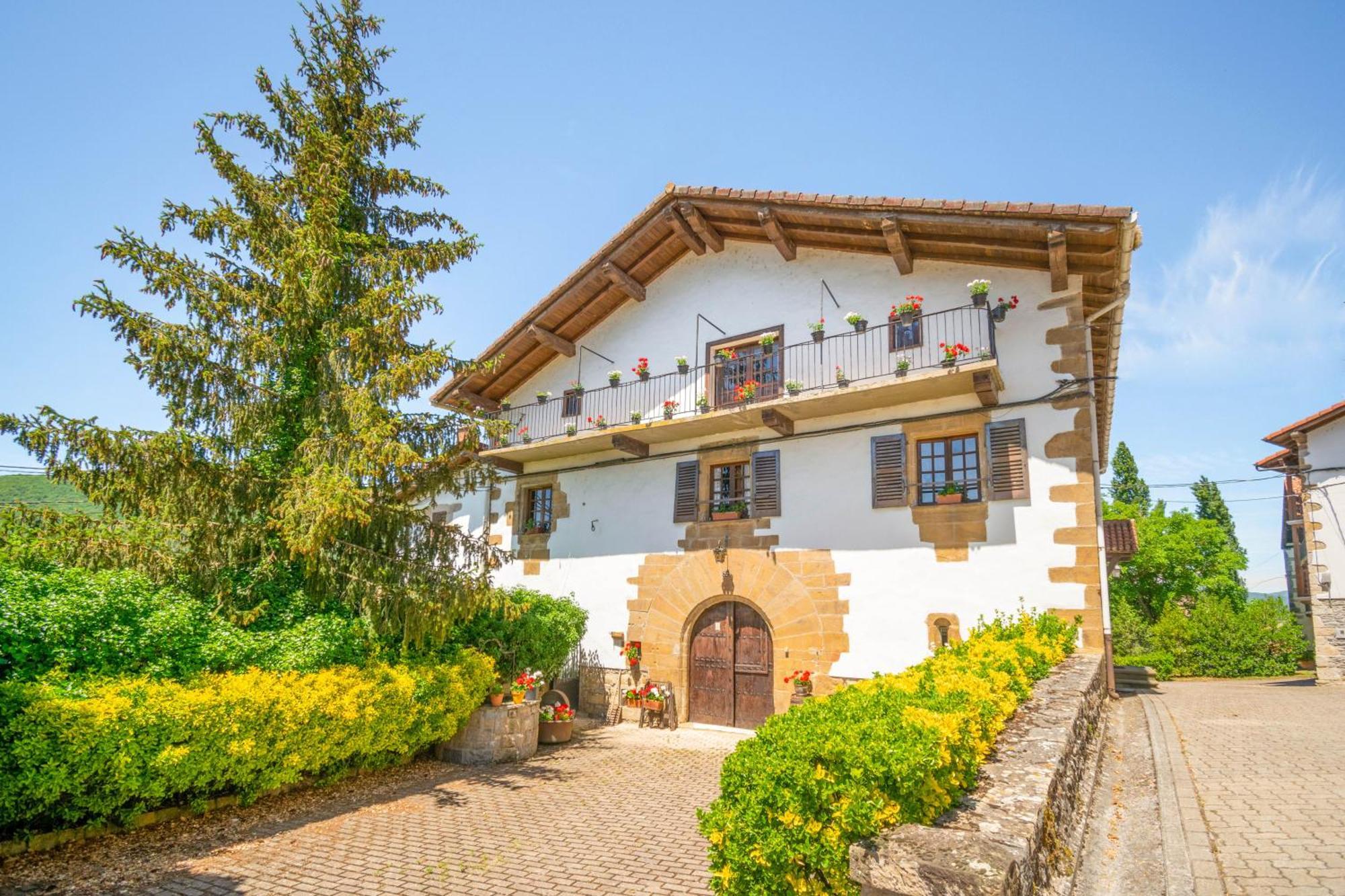 Casa Rural Arotzenia, Hogar Rustico En Pleno Valle De La Ulzama Lizaso Exteriör bild